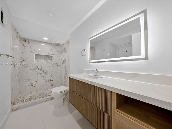 2nd image of 230 Lakeview Dr APT 302