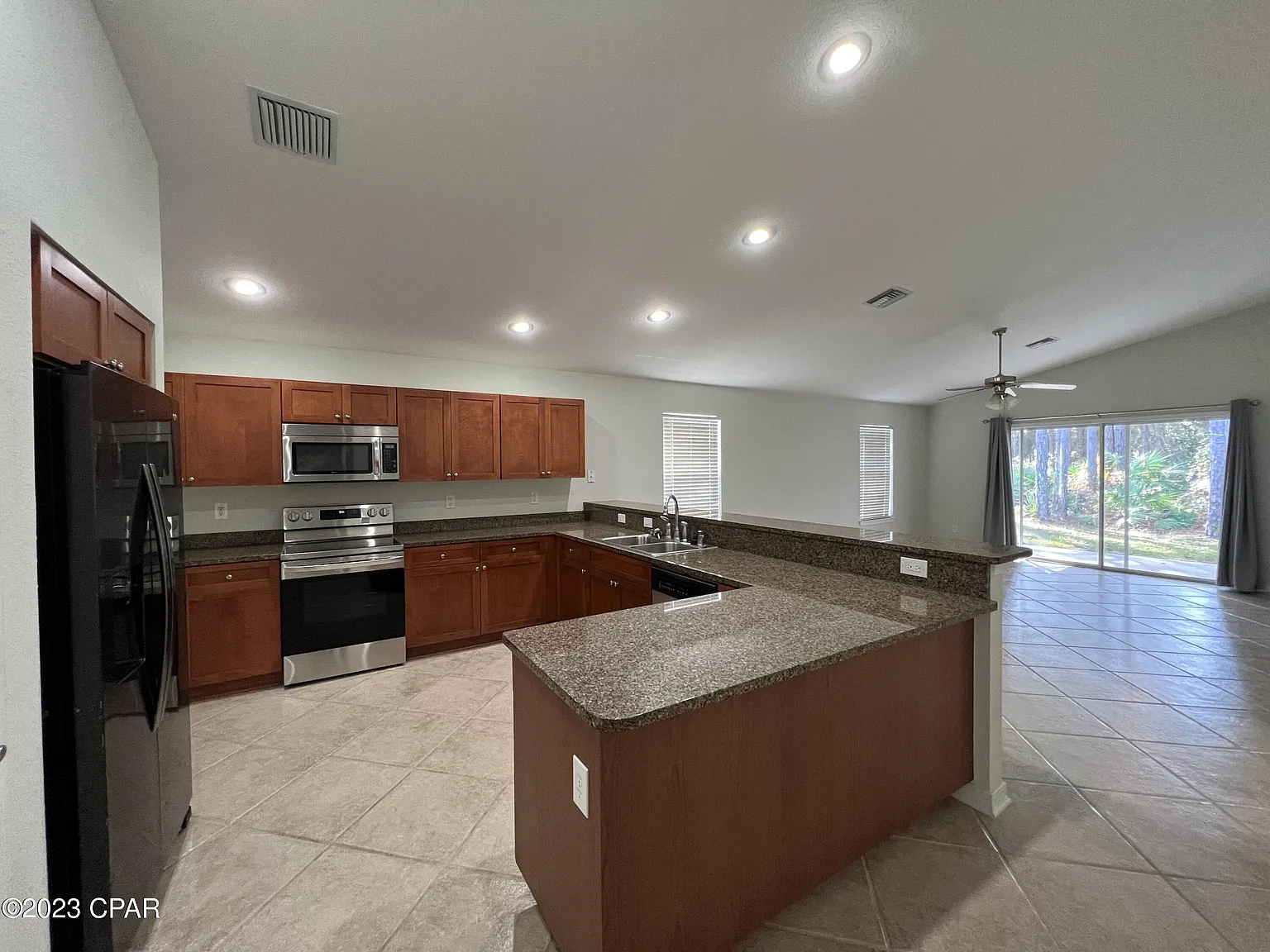 3 bed, 1719 sqft, $2,800 — Photo 3