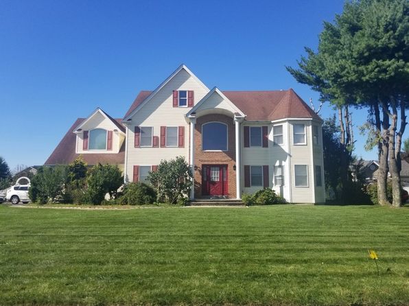 1 Pal Ct, Shoreham, NY 11786
