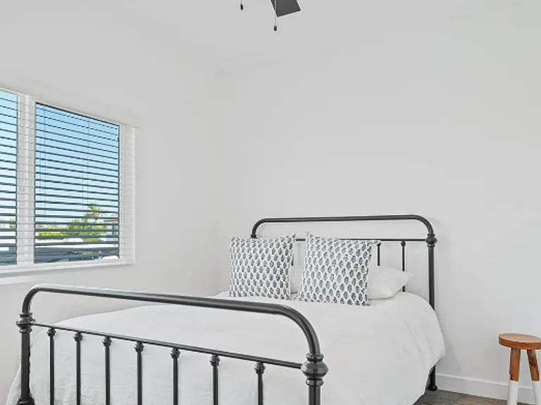 Earll 6 Townhomes — Photo 10