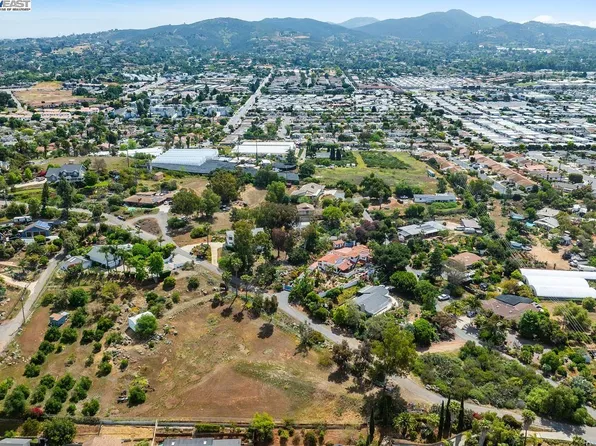 1649 San Luis Rey Ave, Vista, CA 92084