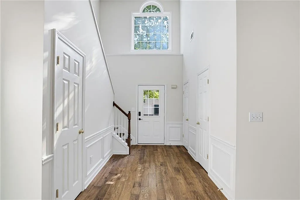 3 bed, 2.5 bath, 2004 sqft, $2,950 — Photo 3
