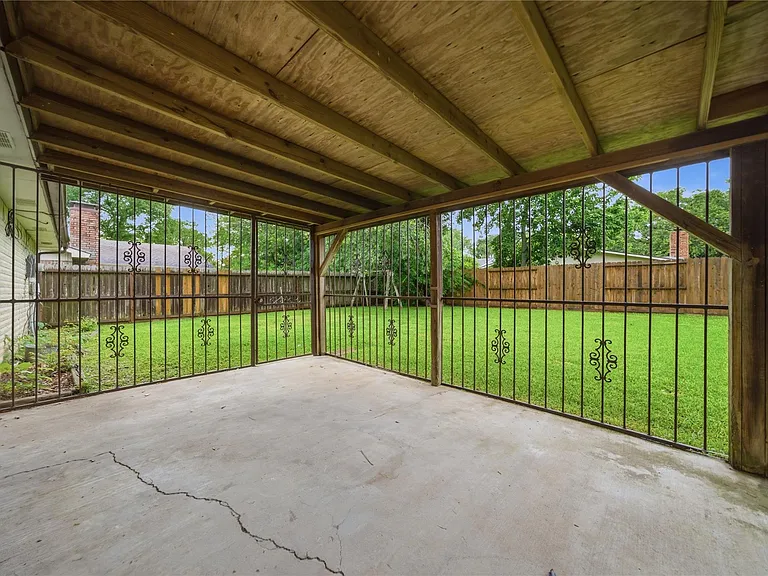 2126 Quail Valley East Dr — Photo 29