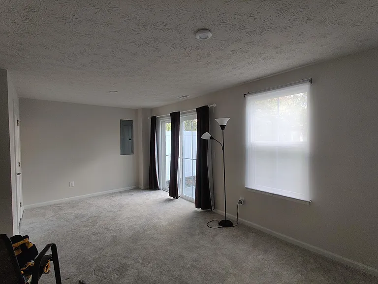 36 Wentworth Ln — Photo 3