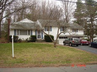 21 Foothills Way, Bloomfield, CT 06002