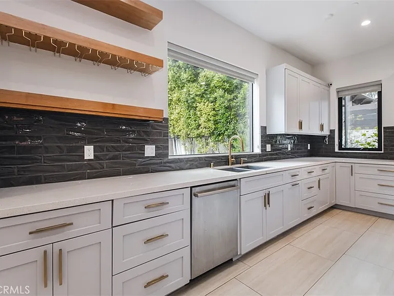5017 Hesperia Ave — Photo 15