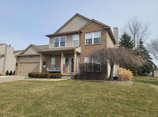 1816 Acorn Valley Dr, Howell, MI 48855