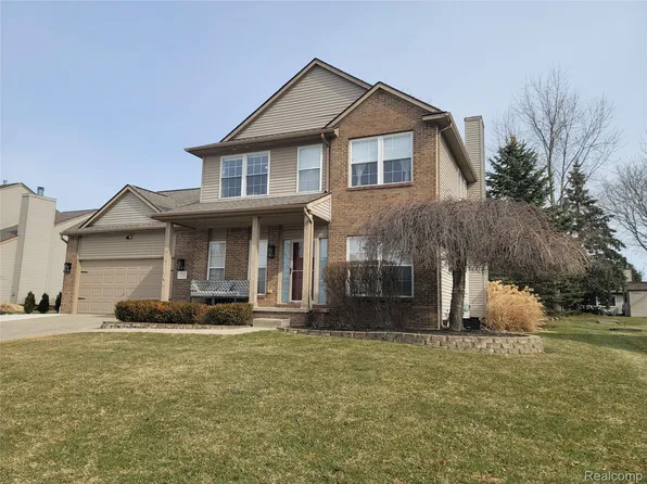 1816 Acorn Valley Dr, Howell, MI 48855