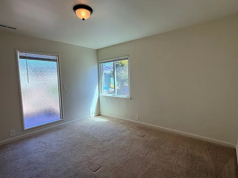 960 Forest Ave — Photo 39