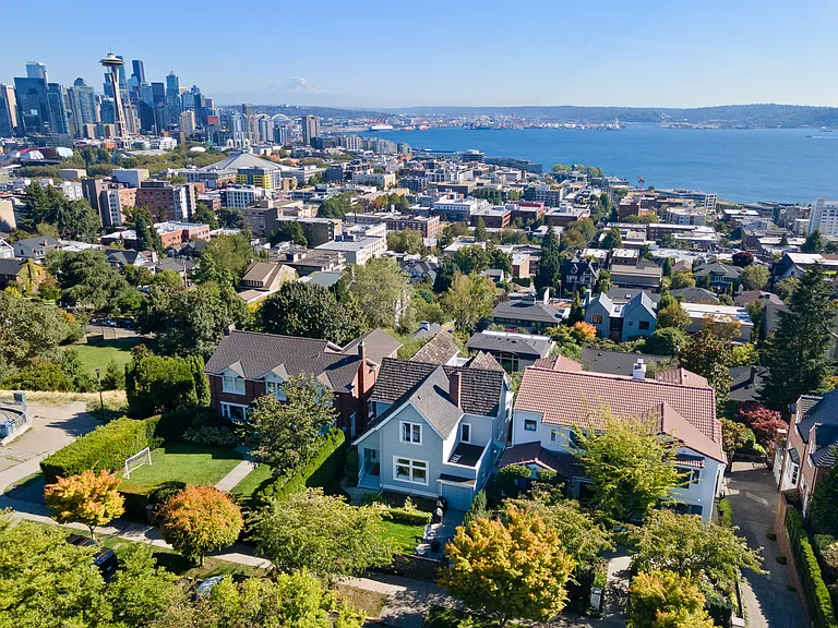 307 W Highland Dr — Photo 2
