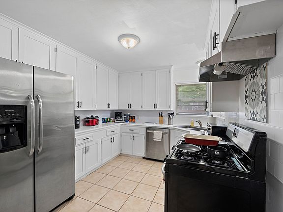 5th image of 4053 Silverwood Dr