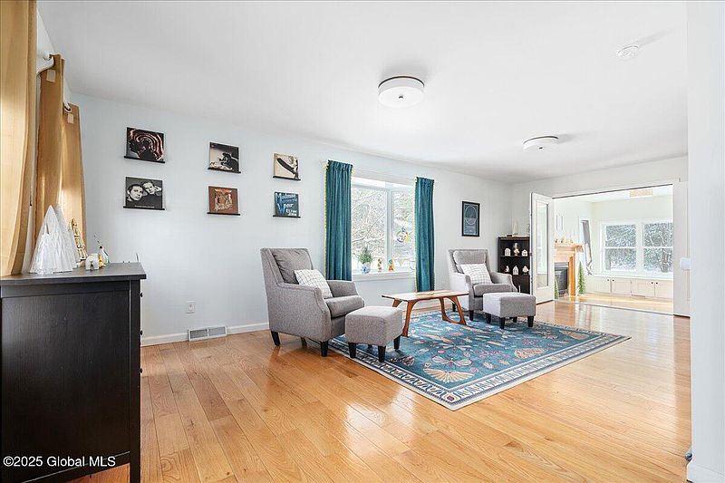 4th image of 2499 Rosendale Road