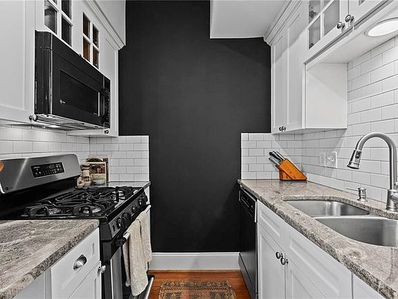 5th image of 908 Juniper St NE APT 207