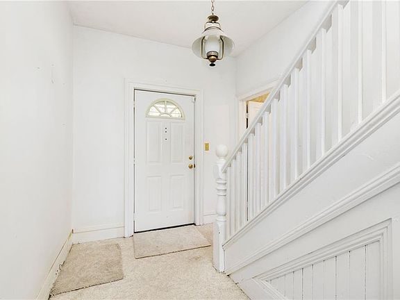 2nd image of 317 Tillar St