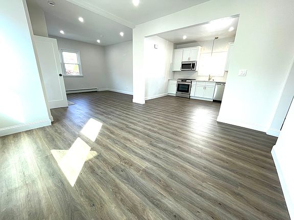 5th image of 126 Franklin St Floor 2