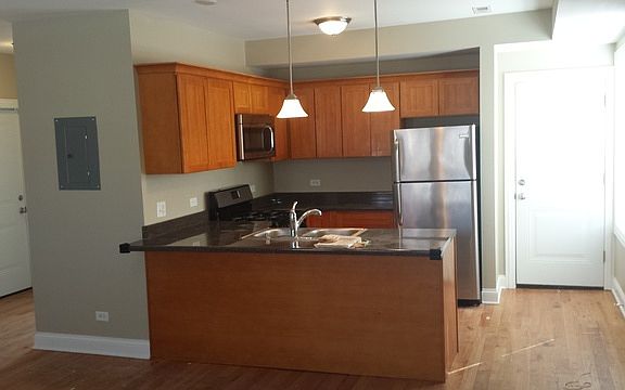 2nd image of 1511 W Albion Ave #3