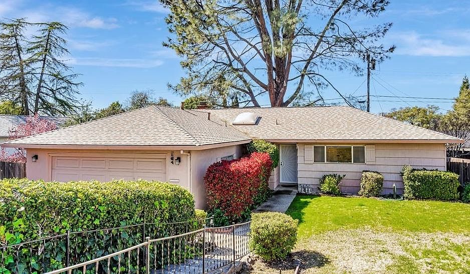 1st image of 164 Ginger Dr