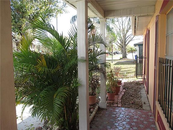 3rd image of 1115 Papaya Dr