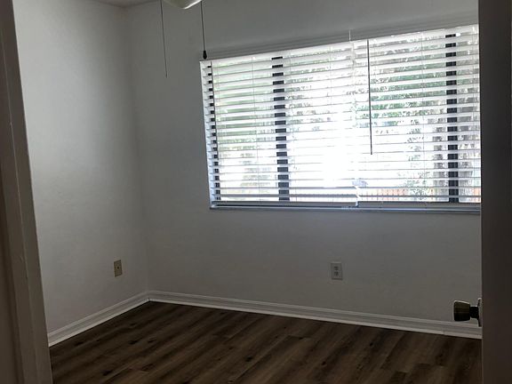 5th image of 807 SW 60th Ter