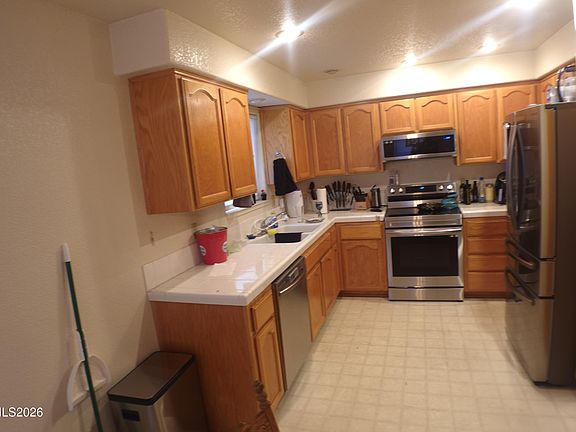 3rd image of 3096 Doubletree Ln
