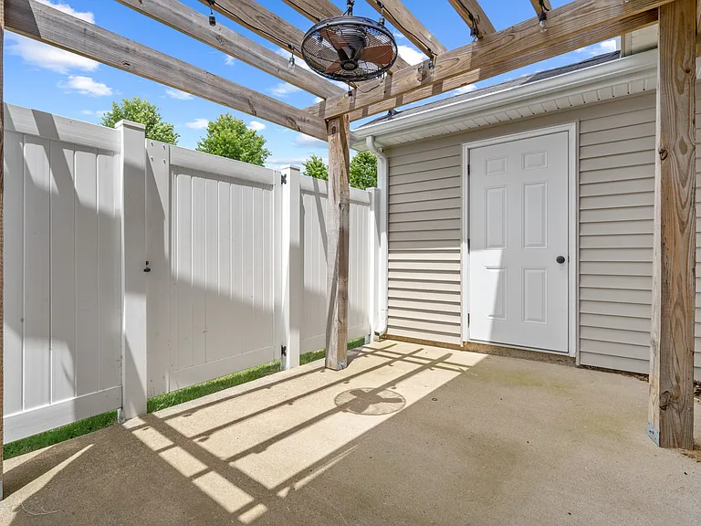 2128 Victory Gallop Ln — Photo 29