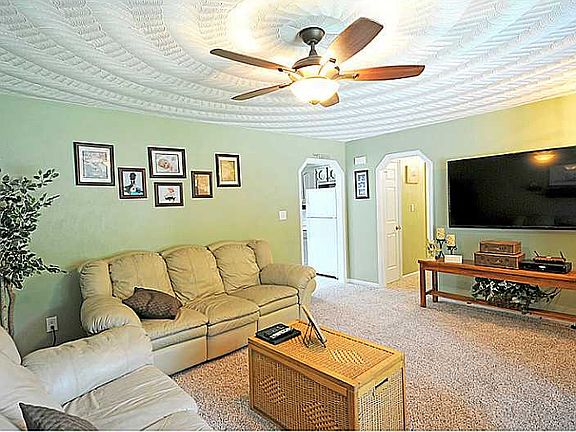 3rd image of 733 Hilda Pine Dr
