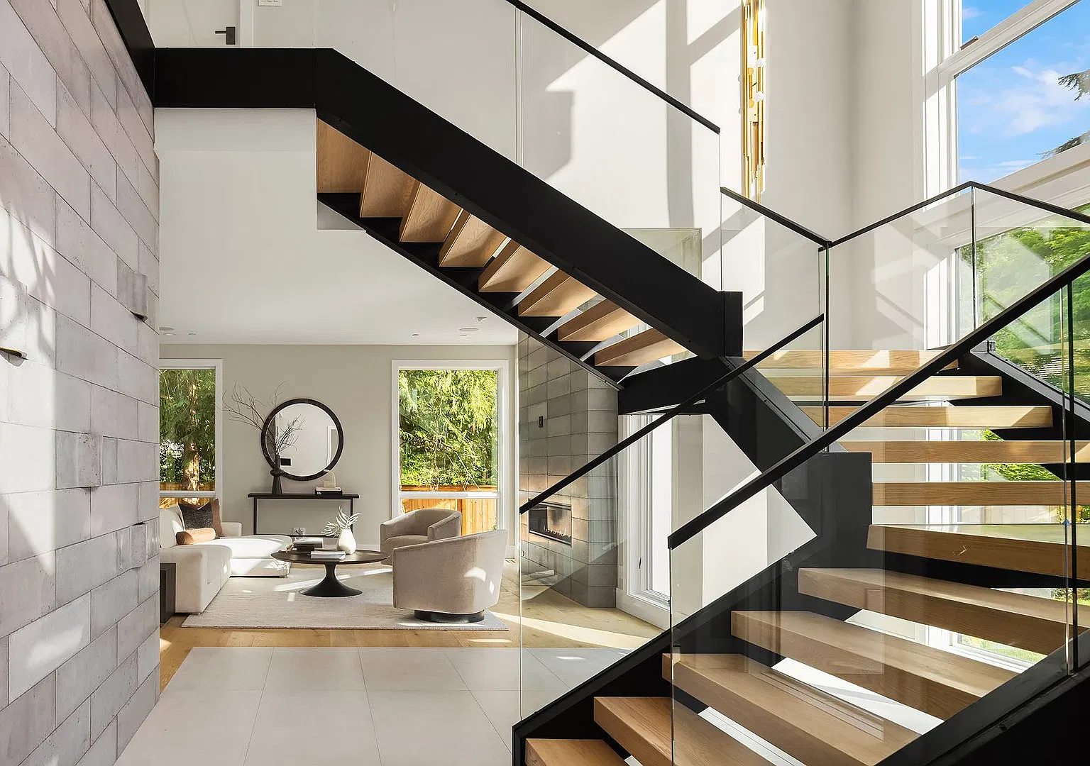 5Bd/6Ba Medina Home — Photo 3