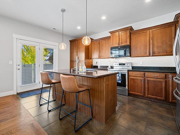 5th image of 124 Mahogany View Ct