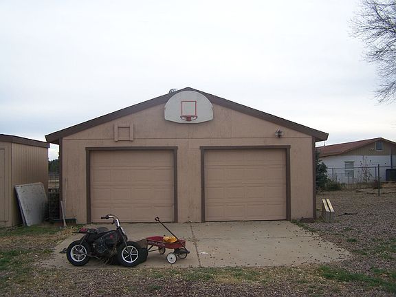 Detached 2 car garage