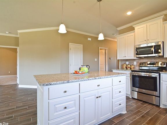 4th image of 901 Puritan Dr
