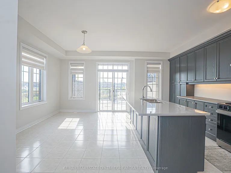 70 Keyworth Cres — Photo 7