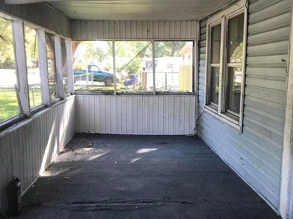 3rd image of 8922 Eaton Ave