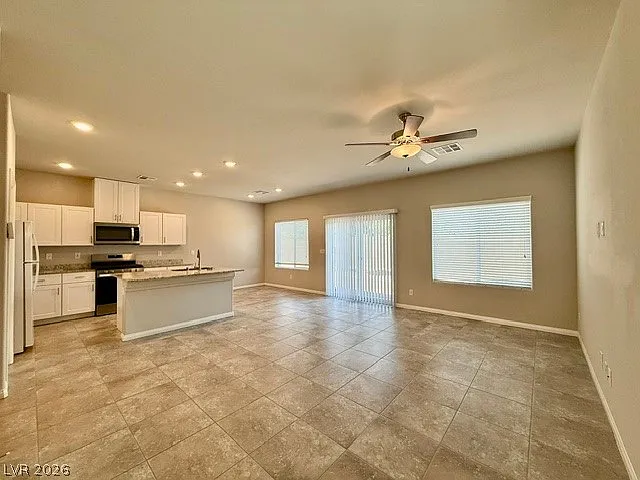 3 bed, 2.5 bath, 1714 sqft, $2,350 — Photo 2
