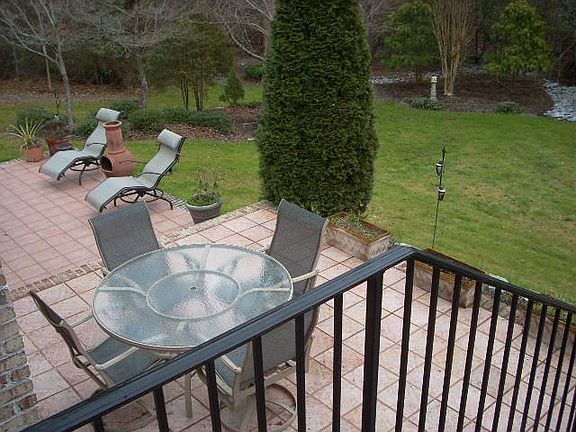 3rd image of 806 Paddington Dr