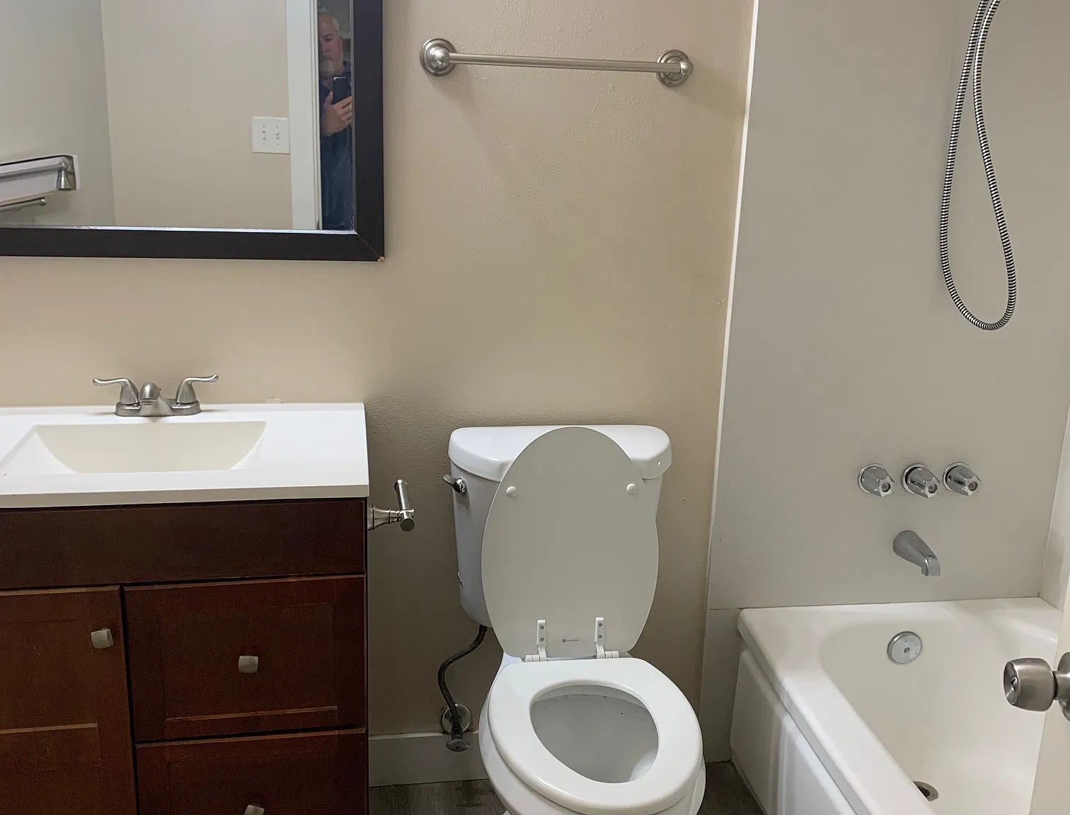 Courtview Apartments — Photo 2