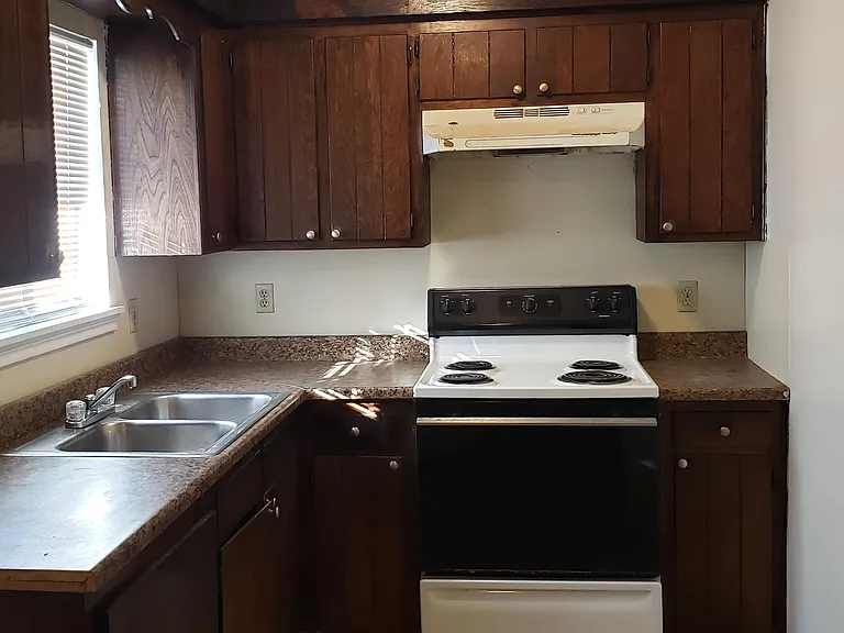 104 Oak Ridge Ave #B — Photo 6