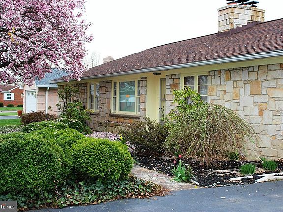 2nd image of 255 Pangborn Blvd
