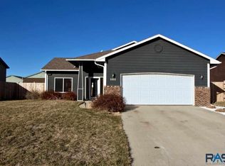 1002 Ash Grove St, Harrisburg, SD 57032