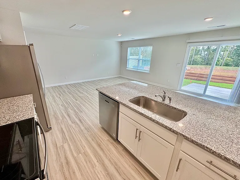 5026 Hyrule Dr — Photo 9