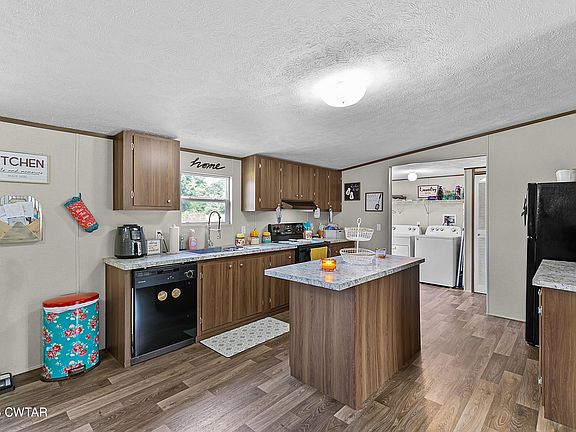 5th image of 141 Persimmon Grove Rd