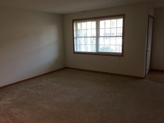 5th image of 78 Sandra Lee Blvd