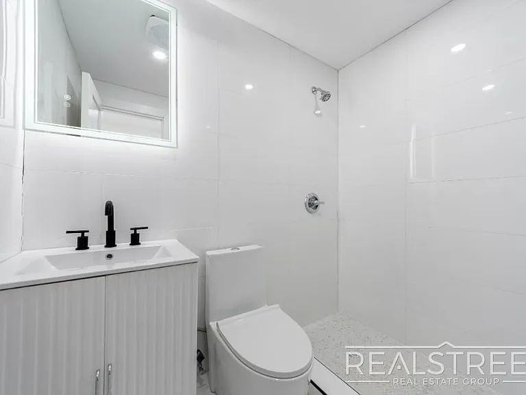 1274 Jefferson Ave #1 — Photo 12