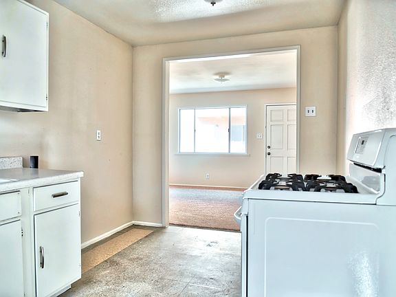 5th image of 228 E C St APT 1