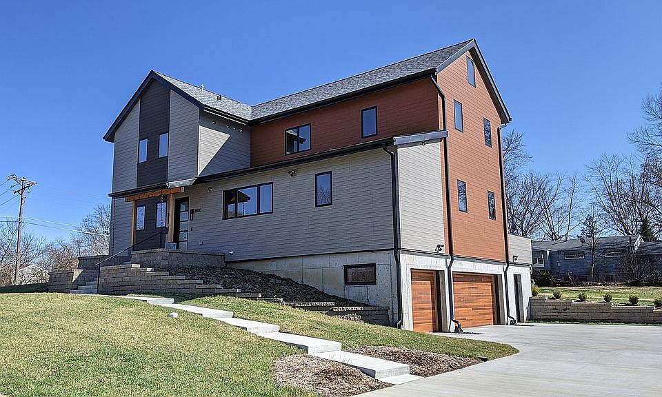 1st image of 8900 Comstock Dr