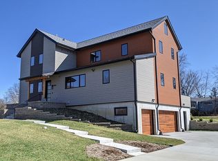 8900 Comstock Dr, Saint Louis, MO 63132