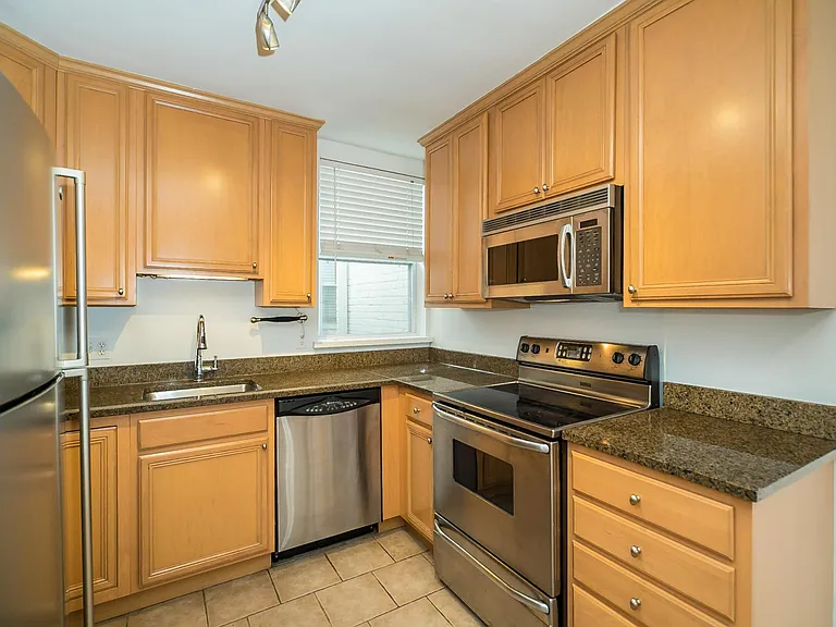 7569 Buckingham Dr #6 — Photo 1