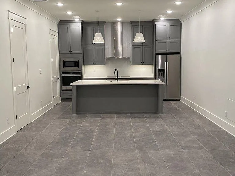 2441 Memphis St #3 — Photo 2