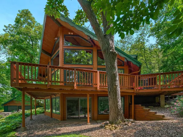 W5331 Norseman Dr, La Crosse, WI 54601