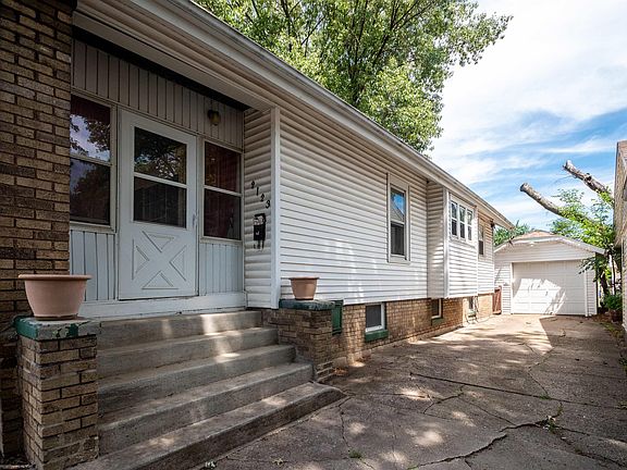 3rd image of 2123 W Kellogg Ave