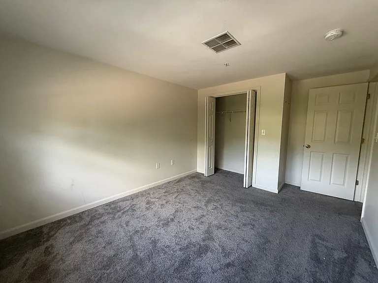 Pondsview Apartments — Photo 18